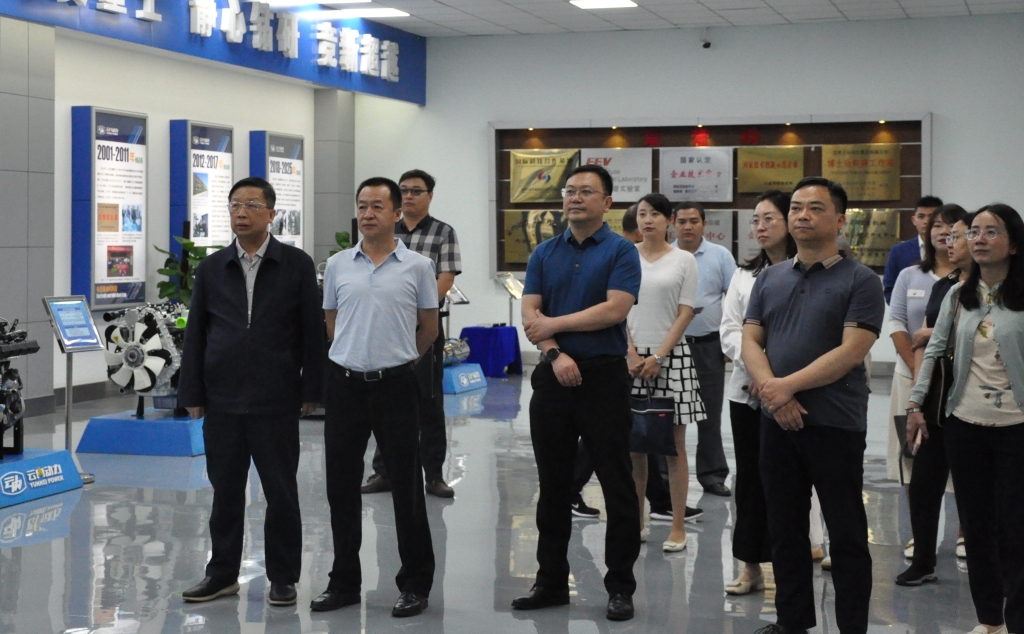昆明市国资委党组书记王磊一行到云南CA88动力集团有限公司发展调研