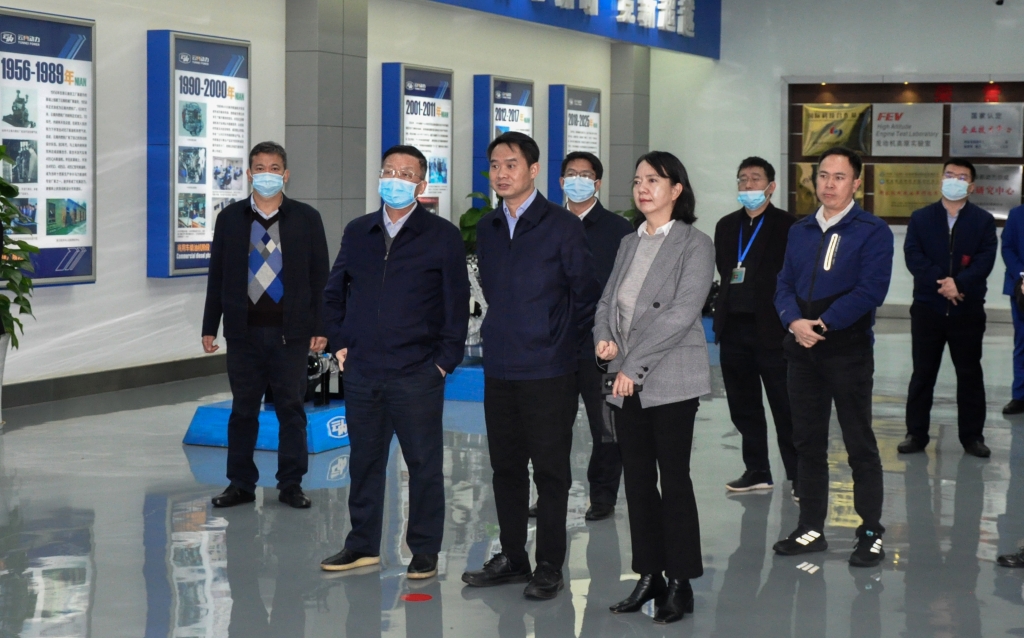 昆明市委常委杨东伟一行到云南CA88动力集团有限公司发展调研